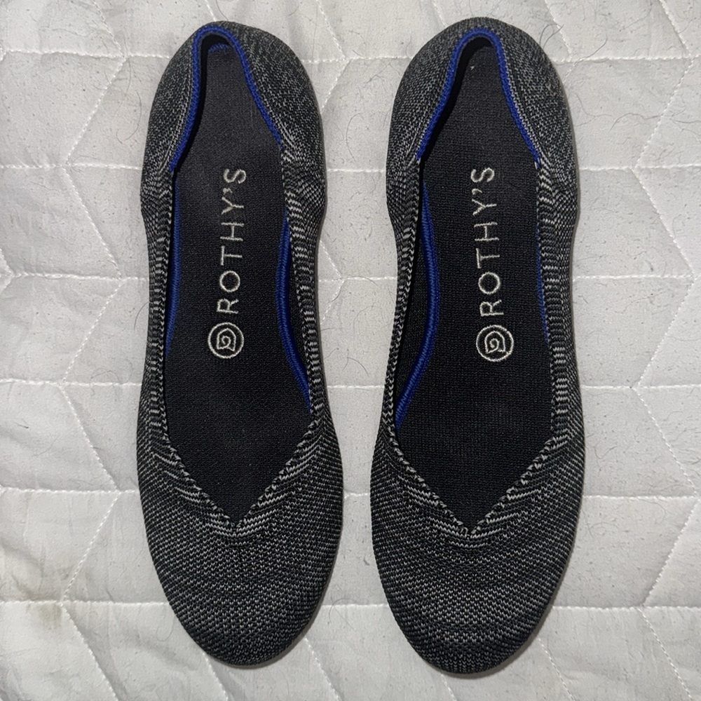 Black and Gray Rothy's Women's Flats
Blue highlight 

Like new!